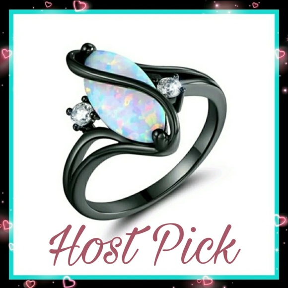 Jewelry - 🎉HP🎉 NEW! White fire opal ring